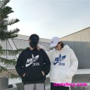 オシャレな大人コーデ Adidas Nike コラボ パーカー 黒 白 赤 三色