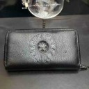 クロムハーツ 偽物 CHROME HEARTS 男性長財布　ジェットブラック　ロゴ付き