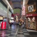 自粛解除後も飲食街の人出は回復していません