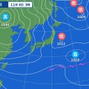【 諏訪之瀬島 】（ 噴煙 １，２００ ｍ ）／【 桜島 】（５００ｍ）。