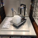MOBIOの特別展　展示品搬入