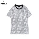 フェンディの帽子、Tシャツ、シャネルのバッグは状態の良いものをお勧めします