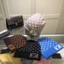 ハイブランドシャネル セーターとグッチ パーカーとヴィトン帽子 秋冬対策