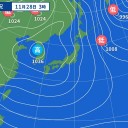 【 強い 寒気 】／局地的に激しい雨が降り、沿岸部を中心に風が吹き荒れる予想で、／冬の装備が必要です。