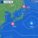 【 関東南海上を 東進する 低気圧 】